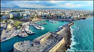 Το τμήμα μαθηματικών και εφαρμοσμένων μαθηματικών δημιουργήθηκε τον ιούνιο του 2013 από τη συνένωση του τμήματος μαθηματικών (έτος ιδρ. To Mageytiko Hrakleio Krhths Fwtografies Binteo Youtube