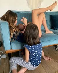 Une image qui a fait fondre les internautes ! Alexandra Rosenfeld Avec Ses Deux Princesses Ava Et Jim