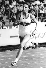 Il primo record mondiale femminile venne riconosciuto dalla federazione internazionale di atletica leggera nel 1922. Progressione Del Record Mondiale Dei 400 Metri Piani Femminili Wikipedia