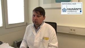Der vorsitzende des hausärzteverband spricht sich für eine frühere impfung von kindern, jugendlichen und jungen erwachsenen aus. Hausarzt Dr Wolfgang Ritter Zum Corona Impfstart In Bayern Youtube