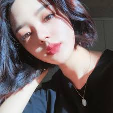 Con gái châu Á ai cũng đang đánh son kiểu "viền môi mờ ảo", bạn đã biết  cách áp dụng hot trend này chưa?