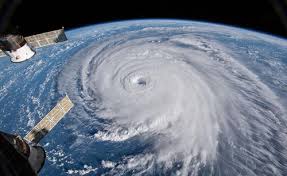 Aug 12, 2015 · （今回の情報は台風13号なので13wとなっています。 その場所を見つけたら、次に「 tc warning graphic 」（赤矢印）をクリックします。 すると 5日間の予想進路図 が表示されますが、ここでは必要最低限の情報に関してのみ解説します。 å°é¢¨ï¼˜å·2020ã®æœ€æ–°é€²è·¯äºˆæƒ³ã¨æ—¥æœ¬ã®å½±éŸ¿ã¯ ç±³è» æ°—è±¡åºã®äºˆæƒ³ã‚‚ç´¹ä»‹
