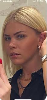 Hi!! My names Mia, I'm 24 years old and I'm looking for a job as a waitress  or bottle girl. I have 5+ years experience in the service industry and I've  done