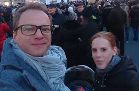 Wcześniej, w poniedziałek, 26 października, po południu maciej stuhr opublikował filmik, jaki nagrał w samochodzie, w którym utknął na kilka godzin z powodu protestów i paraliżu miasta w. Maciej Stuhr Pokazal Rodzine 6 Miesieczny Tadzio Jest Przeuroczy Caly Dziadek Jurek