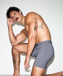Steven Kelly in mutande per Skims Mens - BitchyX