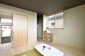 ウォーク イン クローゼットが繋がる寝室 家の中の建具はほとんどが引き戸で夏場は窓を開ければ風が気持ちよく流れます 家 引き戸 ウォークインクローゼット