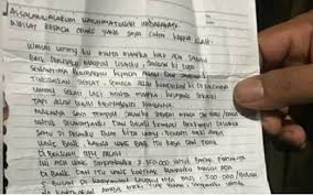 Akun gosip @lambe_turah, selasa (30/7), mengunggah momen saat istri galih ginanjar, barbie kumalasari membacakan surat permintaan maaf galih itu di hadapan para awak media. Surat Wasiat Bomber Makassar Minta Maaf Dan Tinggalkan Rp2 35 Juta Untuk Lunasi Utang Bank Bagian 1