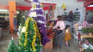 Semua anda terinspirasi yahh untuk berkarya lebih cantik lagi mengkreasikan pohon natal di hari spesial perayaan natal christmas anda. The Romp Family 30 Ide Keren Hiasan Natal Kreasi Anak Paud