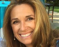 Laura Devere's Instagram, Twitter & Facebook