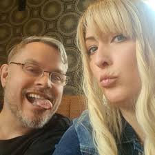 Everytime I use my meta 3, the right hand controller needs to have the  batteries taken out and put back in for it to come on. Left one is fine.  Any ideas