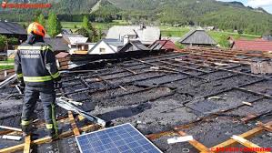 Bfv Liezen Brand Einer Pv Anlage Firemen Firefighter Straz Brandweer Bomberos Strom Electro Dach Roof Fire House Anlage Photovoltaik Anlagen Dach