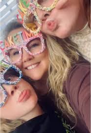 Robyn Gill (@robyngill__)