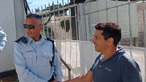 חכ עמיחי שיקלי (ימינה) הודיע הבוקר (יום ה') כי יצביע בכנסת נגד ממשלת שינוי אפשרית של בציוץ בטוויטר הבהיר חכ שיקלי: Lywzfiddkpqt3m