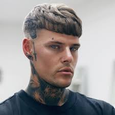 Or, maybe washing your hair isn't an option on busy mornings while your working from home? 10 Exquisite Hairstyles For Men With Straight Hair