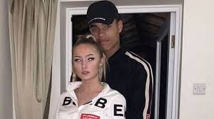 Он играет на позиции правый вингер. Sportmob Facts About Mason Greenwood