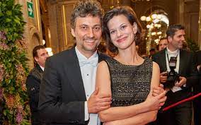 Selige stunde with helmut deutsch tv.orf.at/program/orf2/20210408/961934801/story. Christiane Lutz Interview All Rigoletto Needs Is A Bit Of Family Therapy
