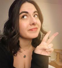 Emily Carson (@emilythebravee)