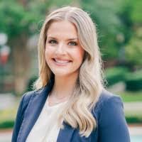 Lois Bragg's Instagram, Twitter & Facebook