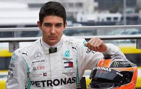 Parmi les principaux mouvements de pilotes, il y a le départ de sebastian vettel de la scuderia ferrari pour l'écurie aston martin, nouvelle dénomination de racing point. Toto Wolff Affirme Qu En Cas De Changement De Pilote Chez Mercedes Il Donnera La Priorite A Esteban Ocon Et George Russell F1 News