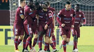 Us lecce have been awarded a corner by marco piccinini. K4gns8barv0n7m