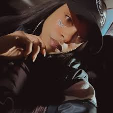 Good Morning… To everyone who wore GREEN last night 🦅💚 To everyone who  got out of bed this morning & got to work 💪🏽 To the girls who usually  stay inside that