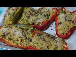 I peperoni ripieni di verdure sono un piatto tradizionale della cucina italiana, ed è una ricetta molto. Cena 25 Marzo Peperoni Imbottiti Light E Vegan Youtube Peperoni Vegani Idee Alimentari
