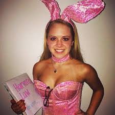 Elle Woods From Legally Blonde Blonde Halloween Costumes Diy Halloween Costumes For Girls Halloween Costumes College