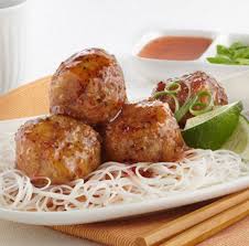 Recette Boulettes De Viande A La Sauce Thailandaise Piquante Recipe Tasty Meatballs Meatballs Hot Appetizers