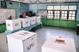 Pesta demokrasi yang diadakan setiap lima tahunan ini sudah sewajarnya dimanfaatkan dengan baik. Perbedaan Sistem Pemilu Distrik Dan Proporsional Halaman All Kompas Com
