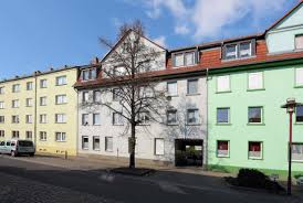 Die wohnung besteht aus 2 räumen, einer küche im amerikanischen stil, einem tageslichtbad mit badewanne sowie einem vorgerichteten badwaschplatz und einem großen schlafzimmer. 3 Zimmer Wohnung Zu Vermieten Puschkinstrasse 22 04838 Eilenburg Nordsachsen Kreis Mapio Net