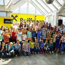 Spittaler Ski Bezirkscup Gesamtsiegerehrung Im Glocknerhof Bergimdrautal Skiing Sport Sports Cup Award Ceremony In 2020 Basketball Court Times Square Court