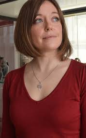 Elsa Gomez's Instagram, Twitter & Facebook