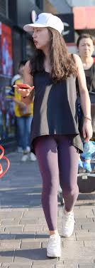 街拍运动紧身裤翘臀美女骆驼趾都凸显啦- 美图网