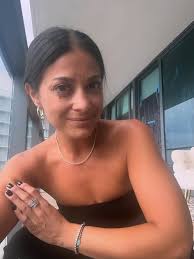 I know drag queens who do their makeup better than Madelein