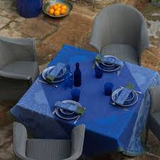 Vous pouvez également associer deux coussins, un pour l'assise et un second comme dossier. Nappe Jardin D Orient Le Jacquard Francais