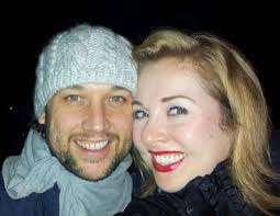 Couples in Hamilton selfie comp