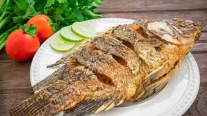 Ikan diolah menjadi ikan goreng dan siap dikonsumsi. Tips Goreng Ikan Renyah Tapi Tetap Bergizi Dan Lezat