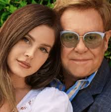 Elton John para Lana Del Rey: "Amo sentar e chorar com suas músicas"