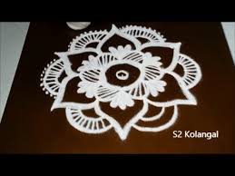 Easy Flower Rangoli Designs With 5 To 3 Interlaced Dots Simple Kolam Designs Dots Muggulu Yout Easy Rangoli Designs Rangoli Designs Rangoli Designs Images