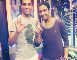 محمد عساف هو مغنٍ فلسطيني بدأ الغناء في سن مبكرة، وظهر في عدة أغاني مصورة له، بدأت شهرته تزداد بعد أن فاز في برنامج أراب آيدول في موسمه الثاني، على قناة ام بي سي 1، وكان له حضور متميز في عدة مهرجانات، حيث شارك بأغنية في. ØªØ¶Ø§Ø±Ø¨ Ø§Ù„Ø§Ø®Ø¨Ø§Ø± Ø¹Ù† Ù…ØµØ¯Ø§Ù‚ÙŠØ© Arab Idol ÙˆØªØ±Ø¬ÙŠØ­ ÙƒÙØ© ÙÙˆØ² Ø§Ø­Ù…Ø¯ Ø¬Ù…Ø§Ù„ Ø¨Ø¯Ø¹Ù… Ù…Ù† Ø¨ÙŠØ¨Ø³ÙŠ ØªÙ„ÙØ²ÙŠÙˆÙ† Ø§Ù„ÙØ¬Ø±