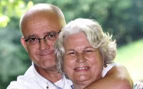 Anneke 24h Memorial Walk: Coen Brouwer uit Appingedam wandelt 87 kilometer  om zijn overleden vrouw Anneke te gedenken én geld in te zamelen voor Pink  Ribbon