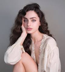 Soda On Maj Lips On Instagram Model Yaelshelbia Makeup Photo Naorappel Hair Almogcohen Hair Stylist Hay Beautiful Girl Makeup Beauty Girl Photo Makeup