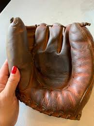 Rawlings Mm4 Mickey Mantle Glove Etsy Vintage Baseball Gloves Mickey Mantle Gloves