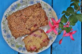Loaf Cake De Manzana Y Fresas Con Crumble Recetas De Comida Fresas Migas De Pan