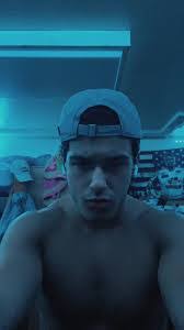 Stephen Romanelli's Instagram, Twitter & Facebook