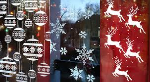 Je maakt zo namelijk eenvoudig strakke vakken op het raam. 10 Ideetjes Om Je Ramen Te Versieren Voor Kerst Christmaholic Nl