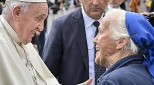 La verdadera historia del último encuentro del Papa Francisco con su amiga monja que lloraba en el funeral | BAE Negocios