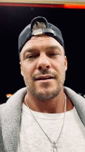 For the sake of traveling toothbrush holders everywhere… tune into  @reacheronprime now. , Only