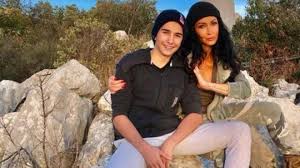 În peisajul feeric de la saint tropez, cei trei sunt liniştiţi şi fericiţi împreună. Mihaela RÄƒdulescu Mesaj De SenzaÈ›ie Pentru Fiul Ei Ayan