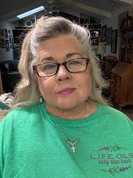 Does anyone use tree hut ?? If so please recommend me some scents I should  buy. I just started using their brand and love it already 🥰💯